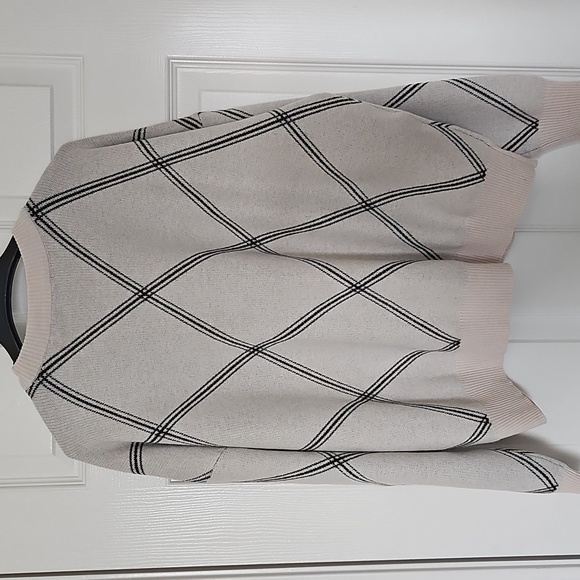 NWT T Tahari Geometric Crewneck Longsleeve Sweater Alpaca/Black Large - Picture 9 of 14